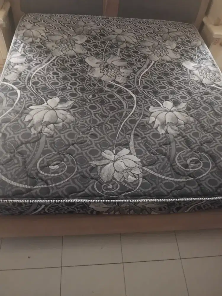 Springbed besar dan kecil