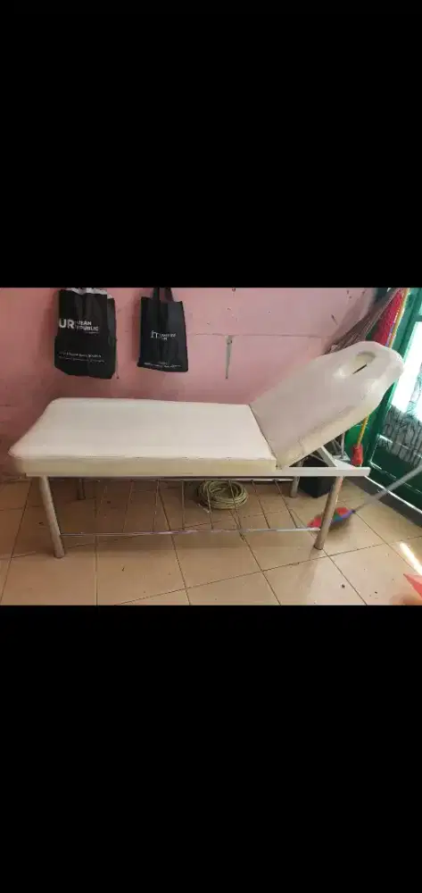 Ranjang terapi dan pengobatan buat salon, massage