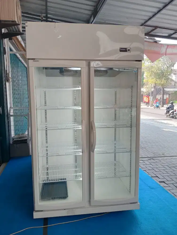Showcase 2 pintu bekas merk panasonic 1000L
