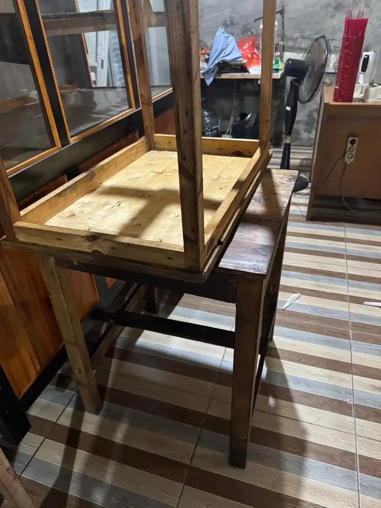 DIJUAL MEJA KAYU BEKAS RUMAH MAKAN. 60x60