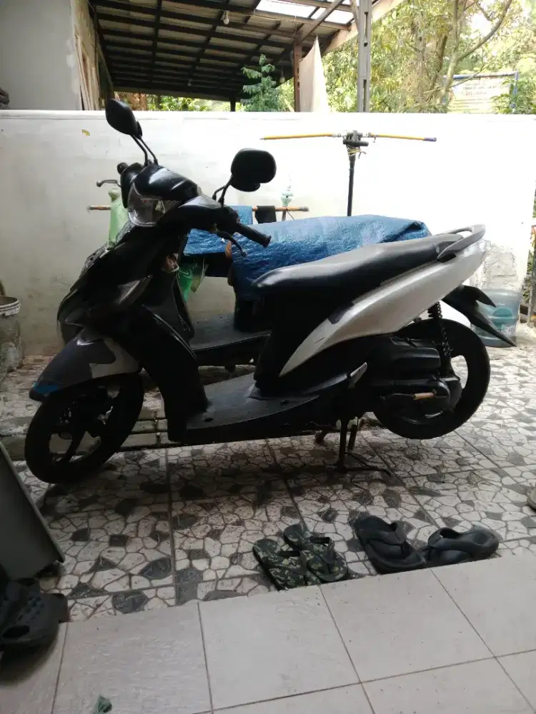 Assalamu'alaikum Gan, saya jual motor mio j warna putih 2012