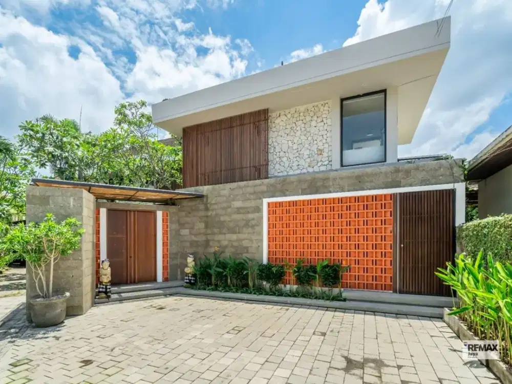 Luxury 4-Bedroom Riverside Villa With Rooftop & Billiard Table For Rent Berawa