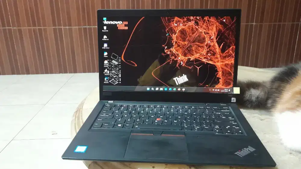 Laptop Lenovo thinpad T490 core i7 Ram8GB256GBTouchscreenBacklightGEN8