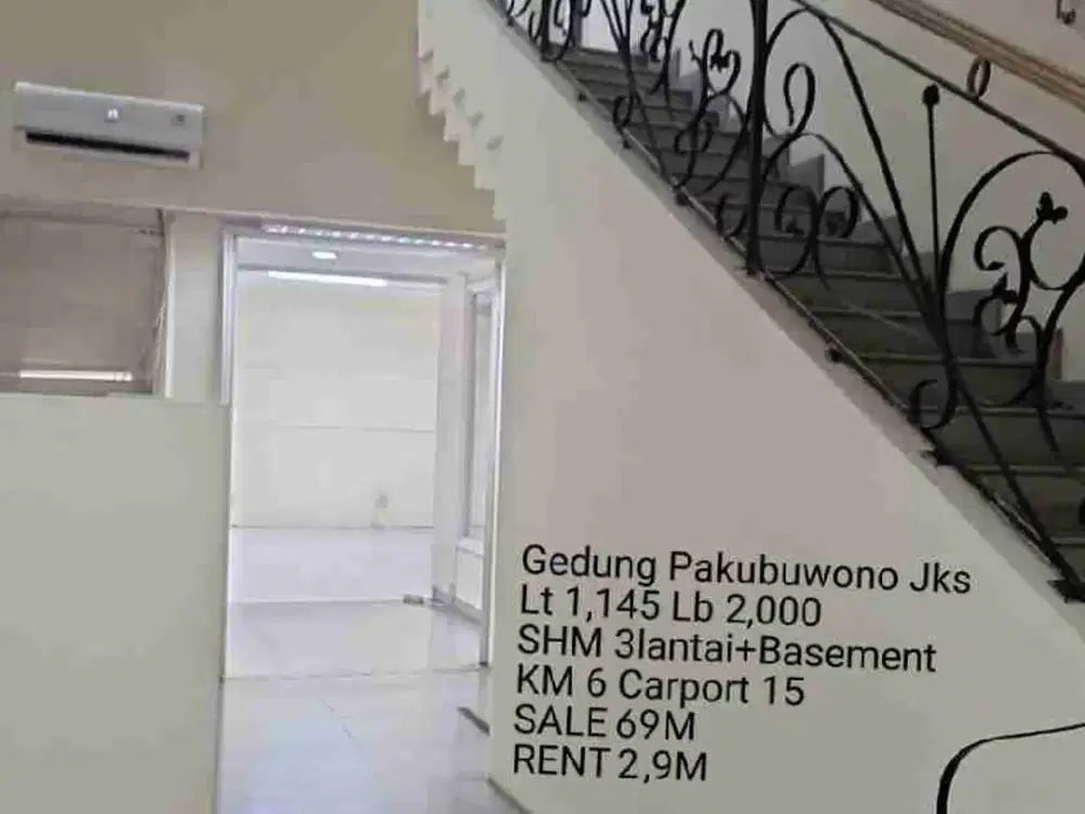 Gedung Pakubuwono Strategis dan ramai