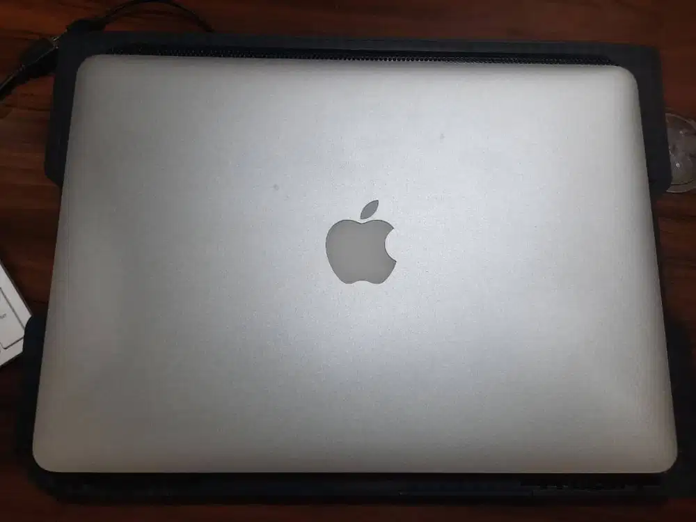 Macbook Air 2017 Procesor i5, RAM 8 Gb, SSD 256 Gb.
