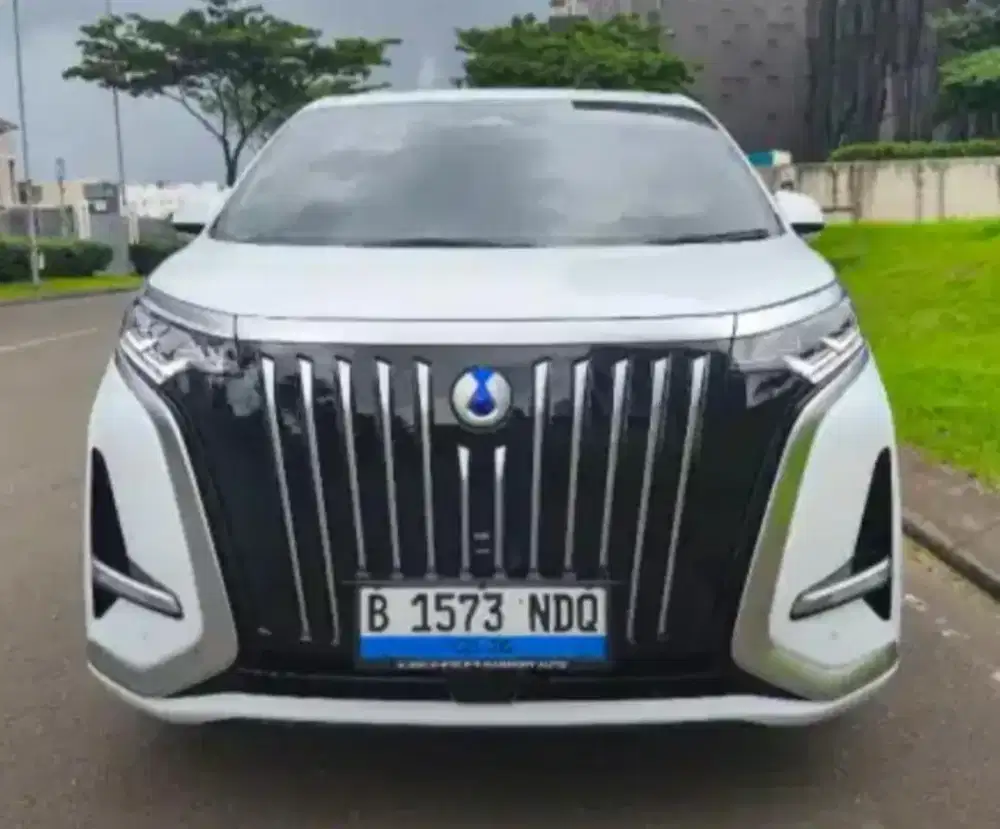 Denza D9 Listrik 2025