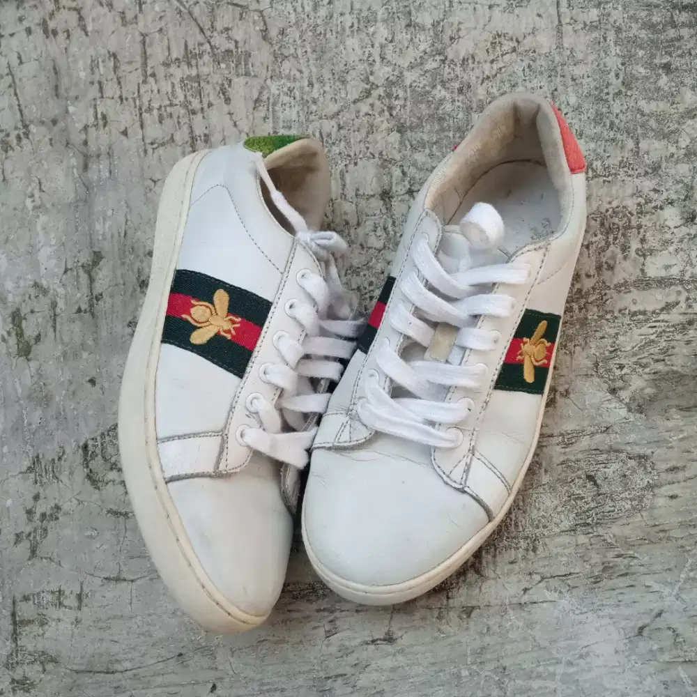 Sepatu Gucci Ace Bee Embroidered Leather Size 38