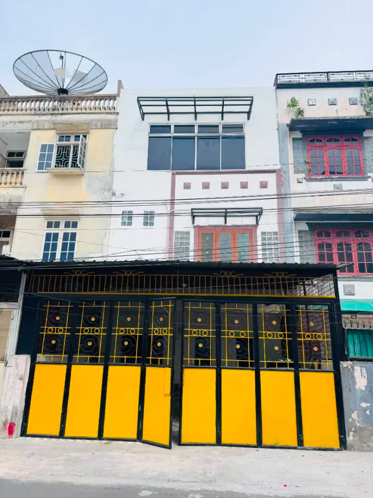 Di Jual ruko 3 lantai rumah tinggal