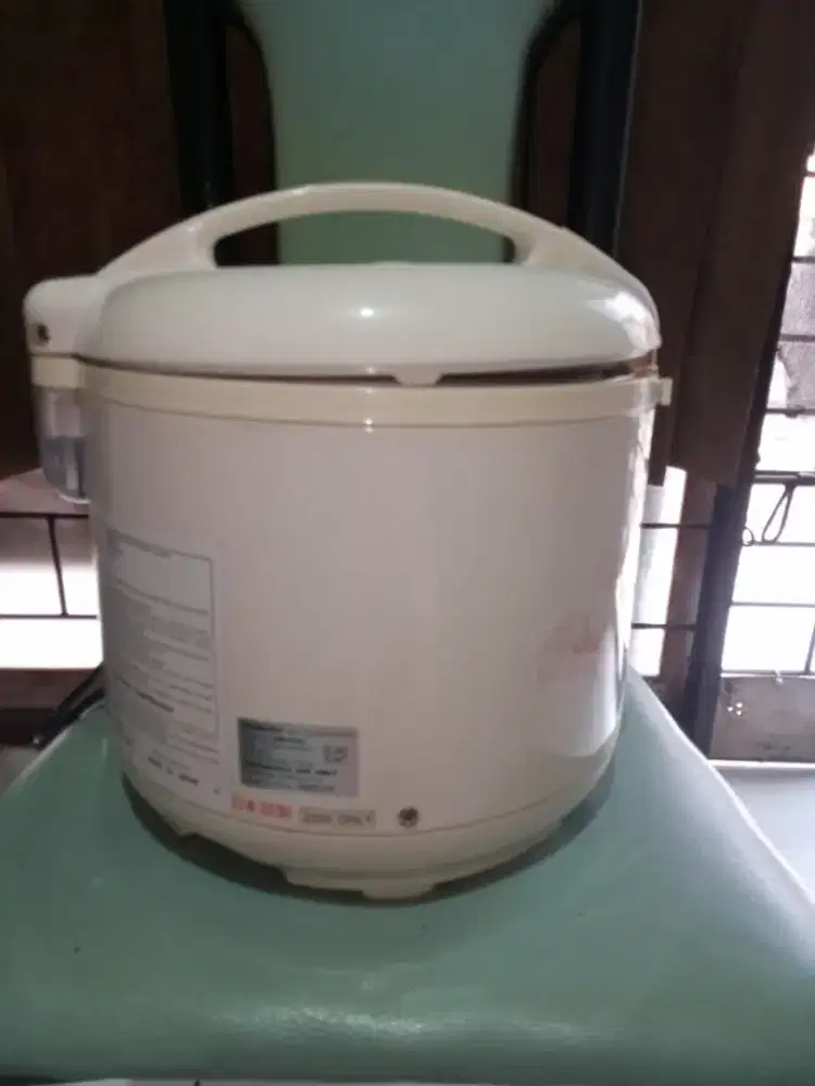 Magic com masih bagus kapasitas lumayan besar merk zojirushi