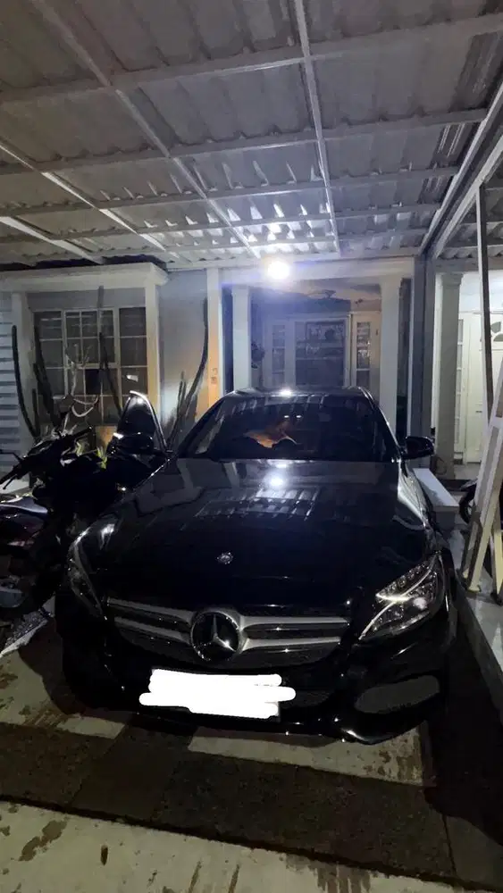 Dijual mobil Mercedez Benz C200 AT (W205) CKD Warna Hitam