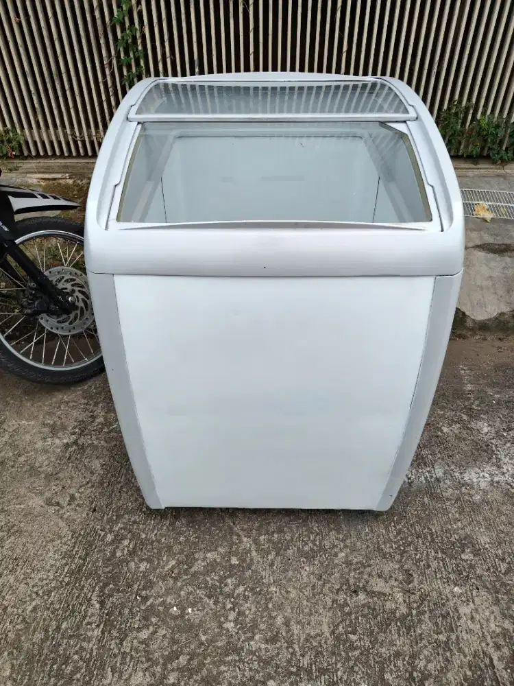 Frezer kaca haier 160liter barang normal semua, beku rata