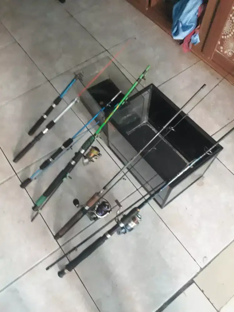 Alat pancing ada 6 set siap pake sama dapet tas nya