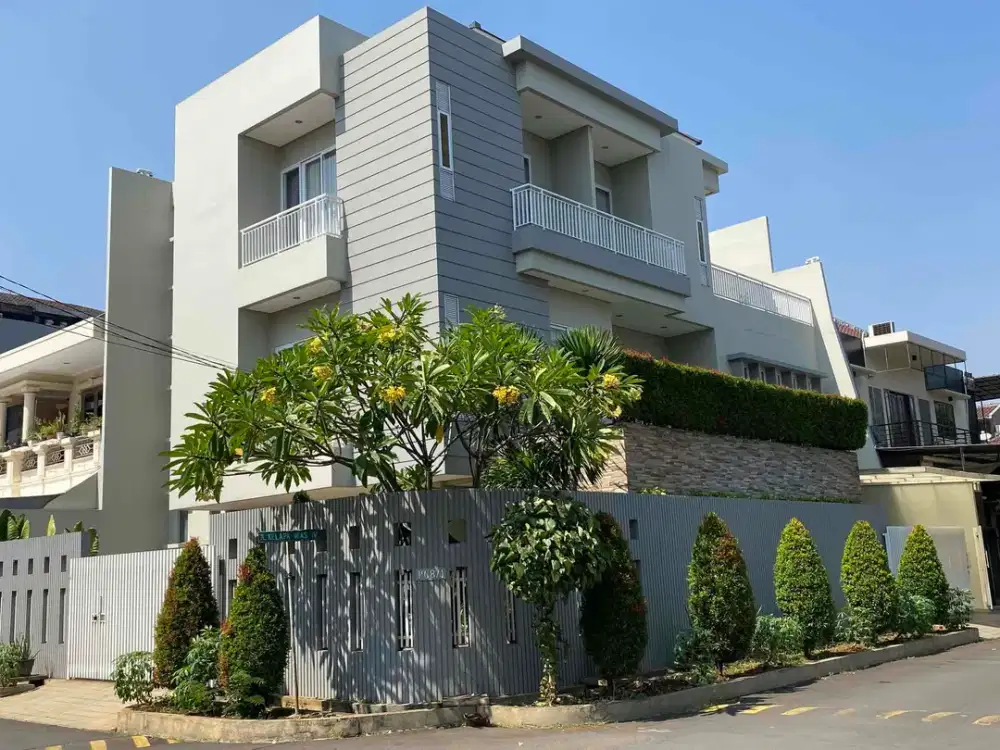 Dijual Rumah Hook 3 Lantai  Kelapa Gading