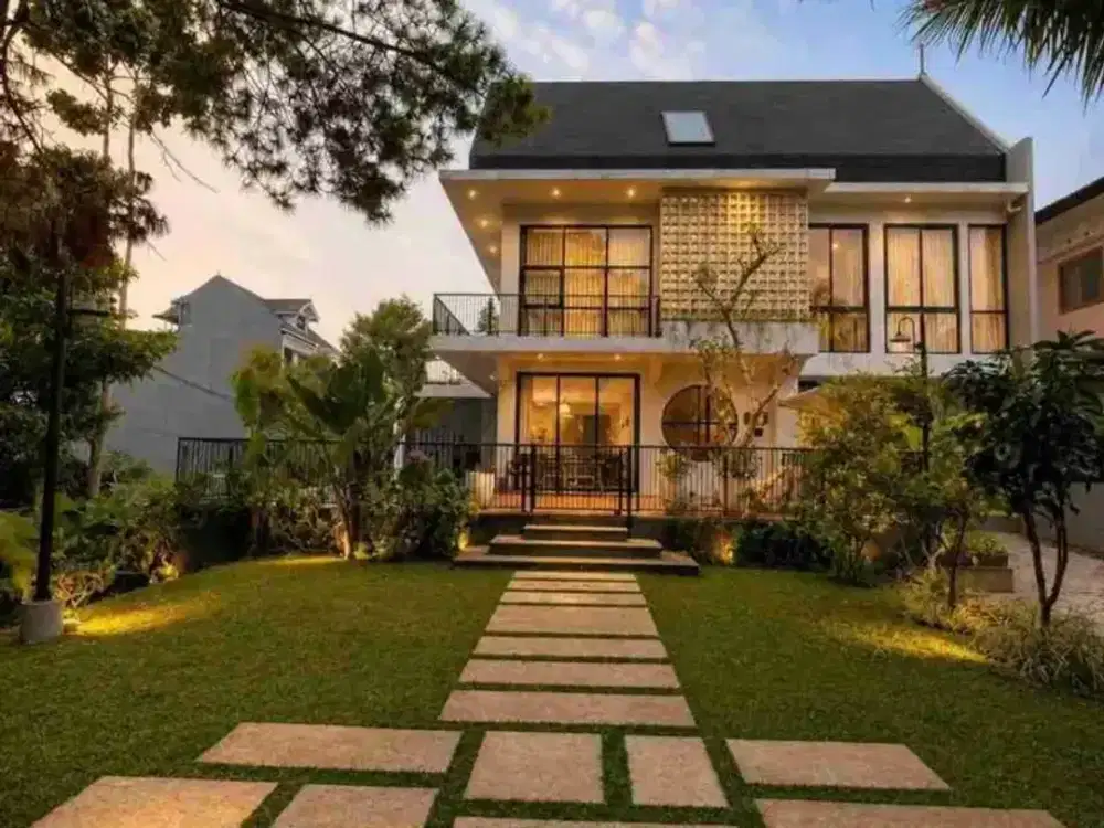 Villa Eksklusif Fasilitas Kolam Renang Pribadi di Area Lembang Villa Trinity Dkt Kawasan Wisata Kampung Daun Bandung