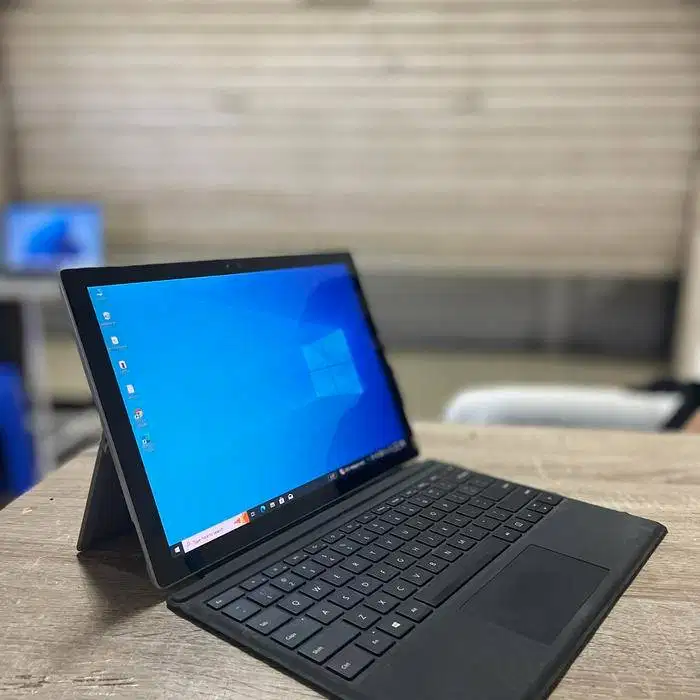 Microsoft Surface pro 4 Core i5 Gen 6 Ram 8GB SSD 256GB *RVN