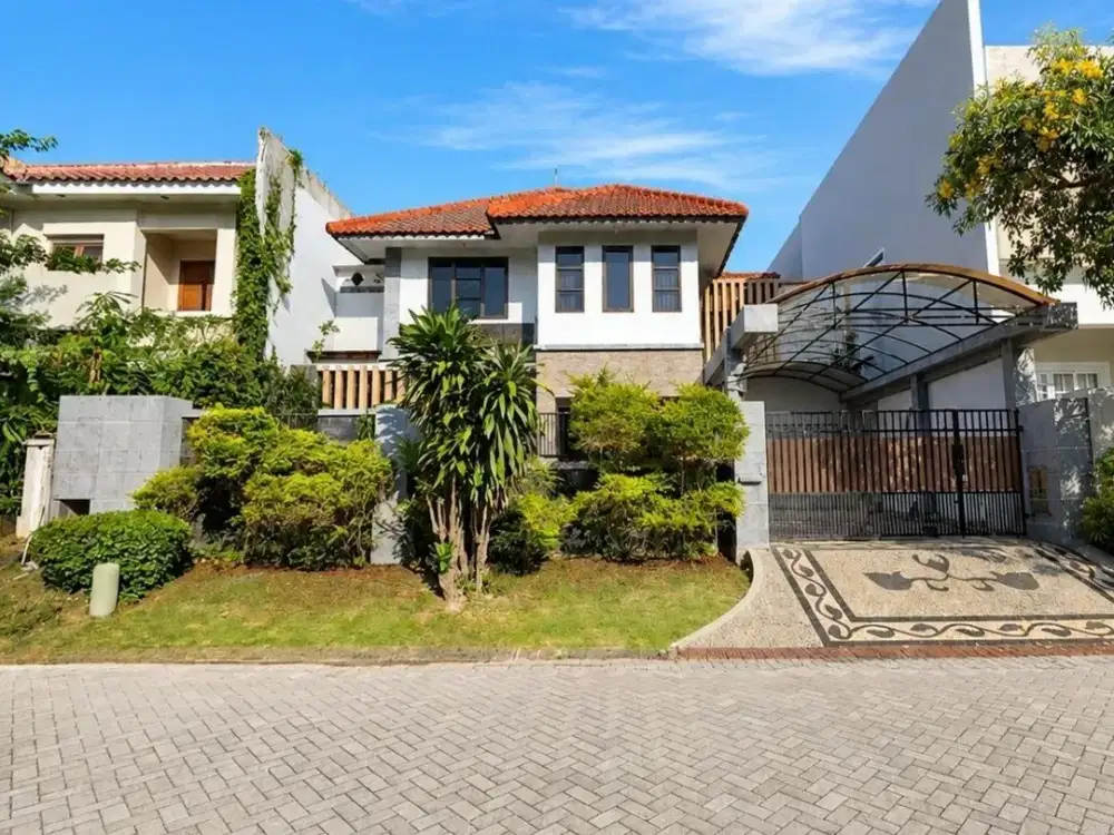Rumah Villa Westwood, Pakuwon City  Strategis • Siap Huni