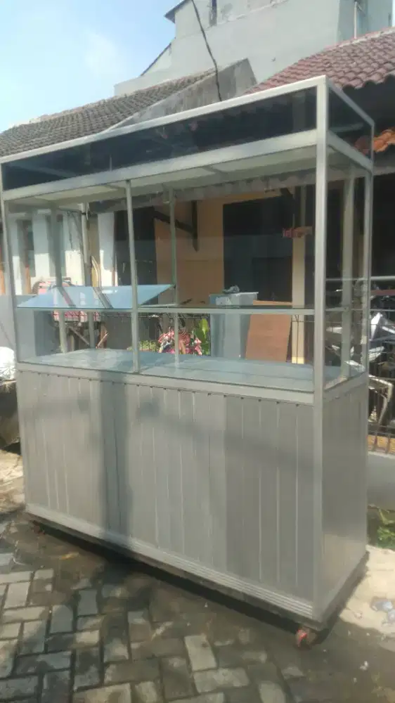 Etalase super jumbo tinggi 2mterpanjang2meter lebar 1meter