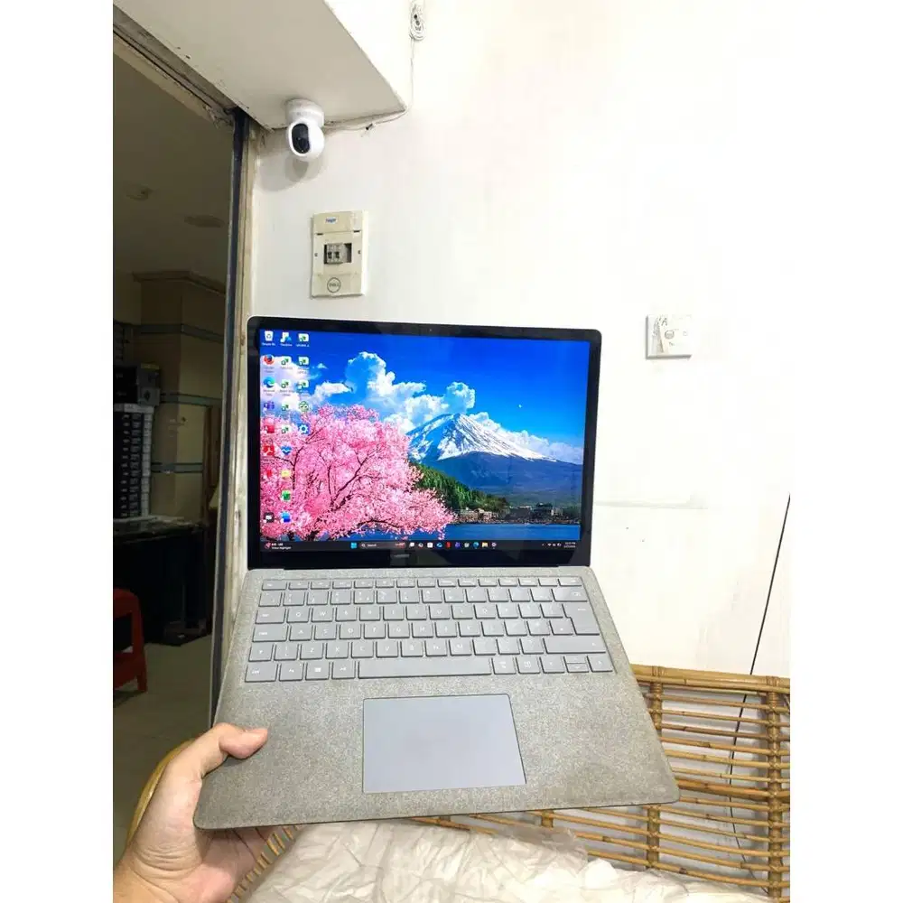 Microsoft Surface Laptop 2 Core i7 Gen 8 Ram 16/512GB Touchscreen *RVN