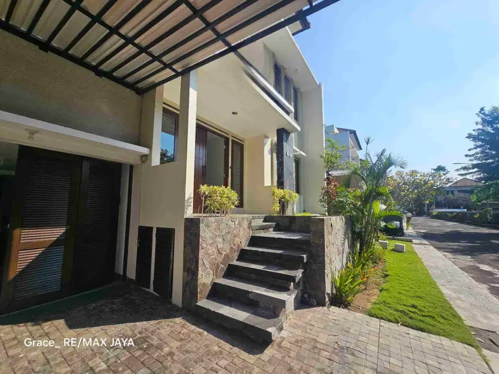 Hunian Premium Konsep Villa di Area Kuta