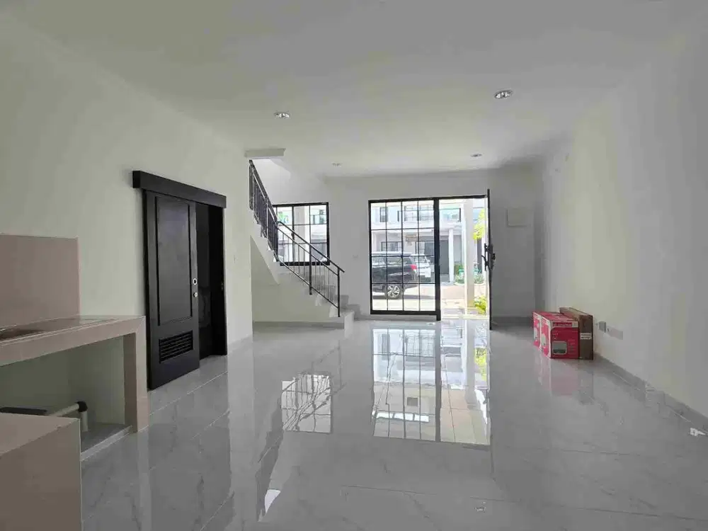 DISEWAKAN RUMAH BARU 6×15 PIK2 VILLA PASIR PUTIH