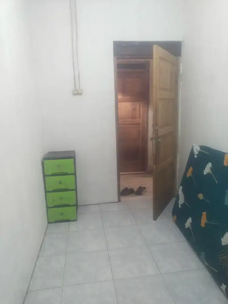 Kossan Murah pinggir Jalan Kalideres
