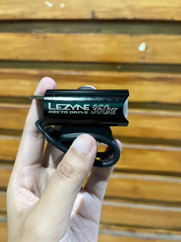 Lampe LEZYNE LED D/B