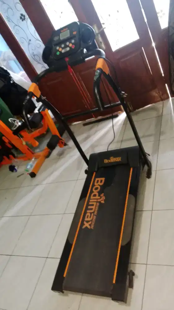dijual treadmill bodymax