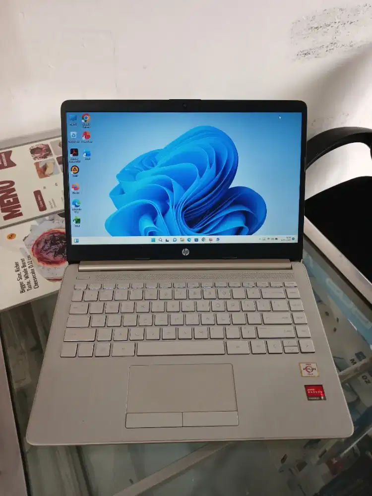 Laptop HP 14s Amd Athlon Gold Ram 8 Ssd 512 Keyboard Backlight