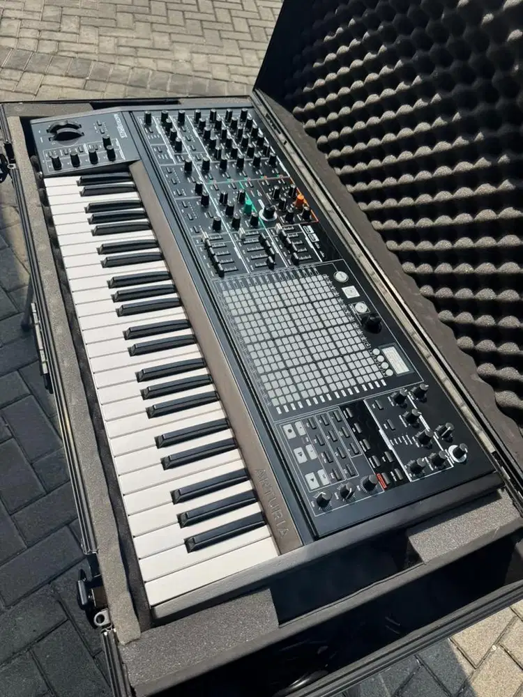 Arturia MaxTribute Noir Edition