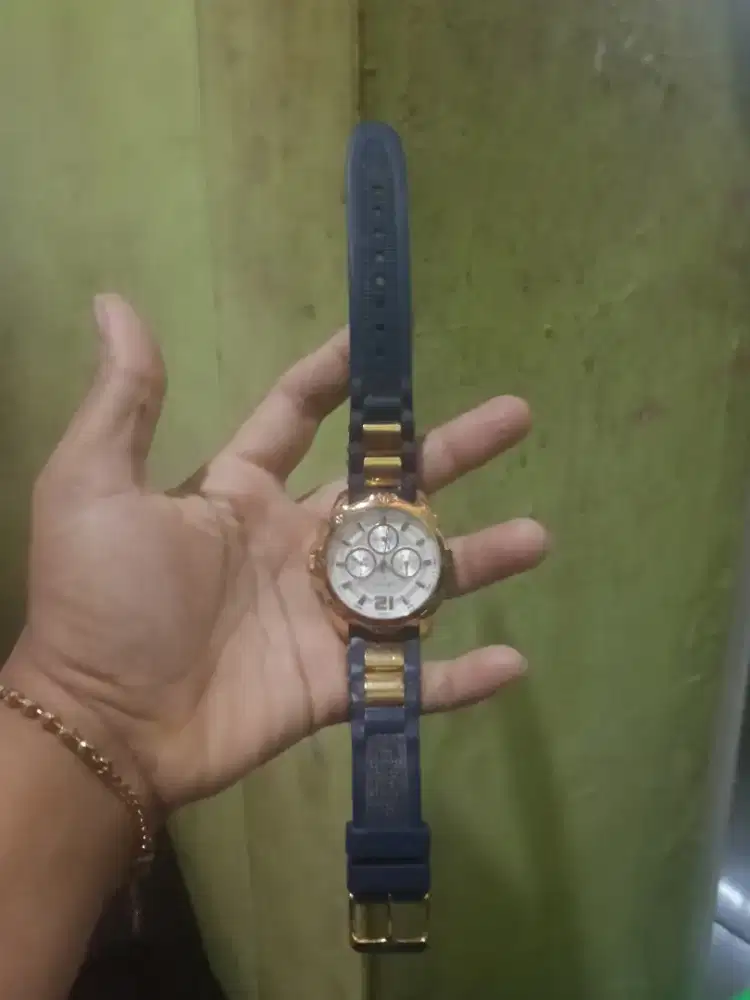 Jam tangan bekas