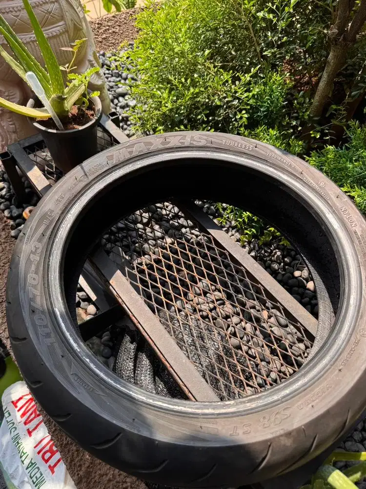 Ban Maxxis 110/70 R13 cocok untuk nmax dll