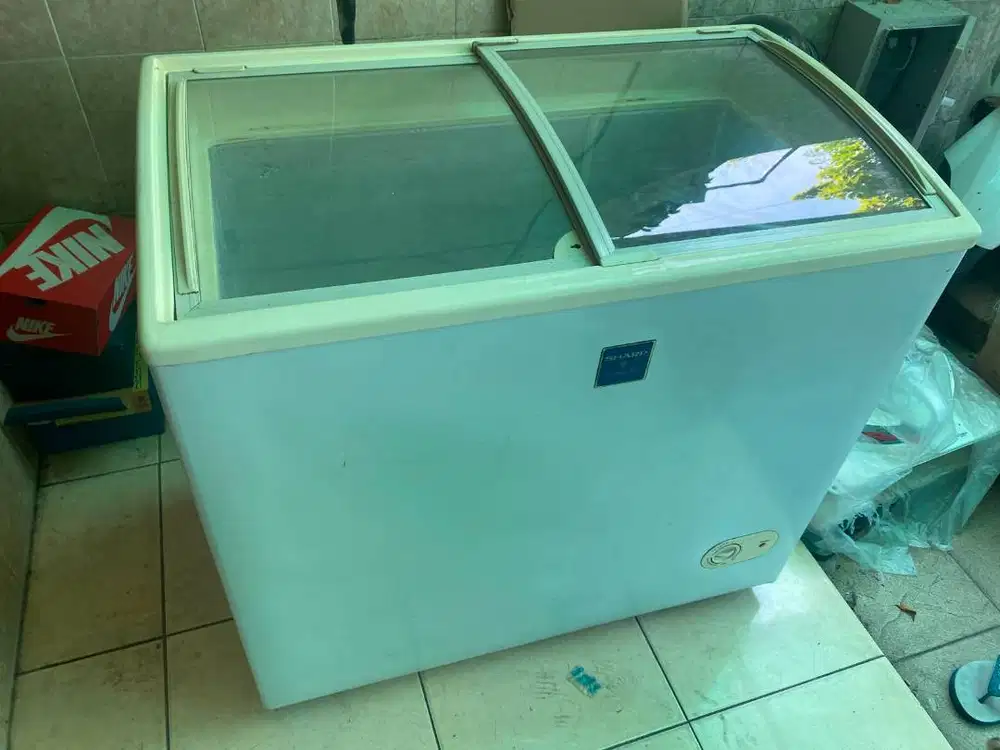 JUAL CEPAT, FREEZER SHARP