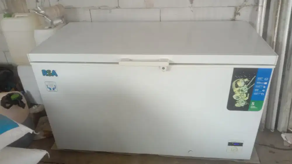 Freezer box ready kondisi mulus