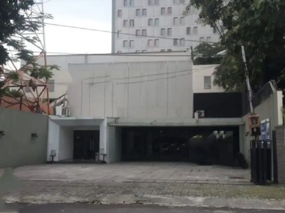 Bangunan Tempat Usaha  jl JAWA STRATEGIS PUSAT KOTA  ADA AREA PARKIR LUAS