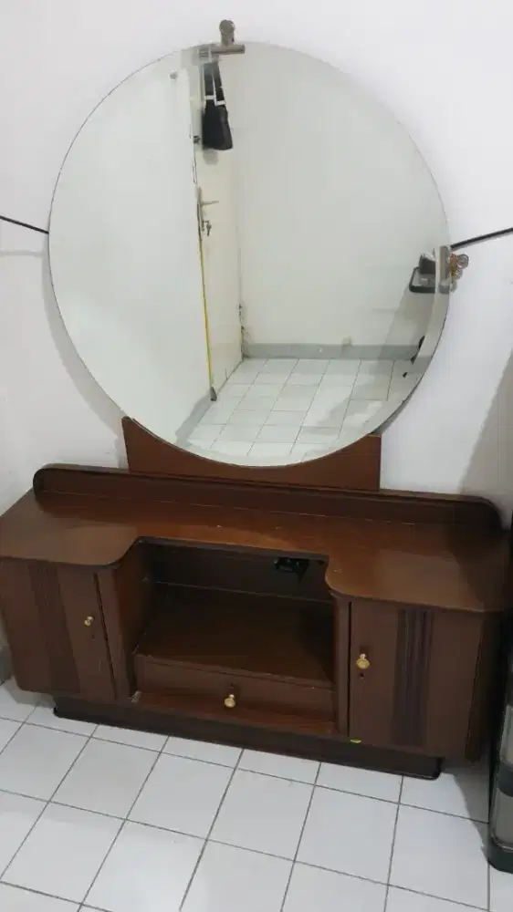 Di jual second meja rias kayu jati asli