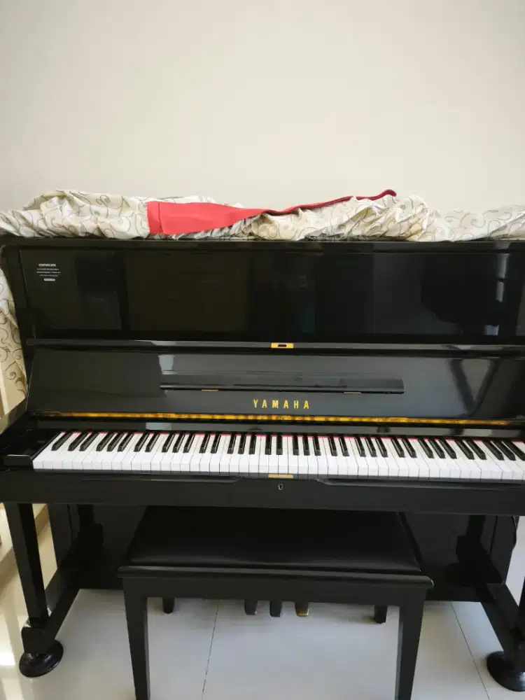 Piano Yamaha H 2450048