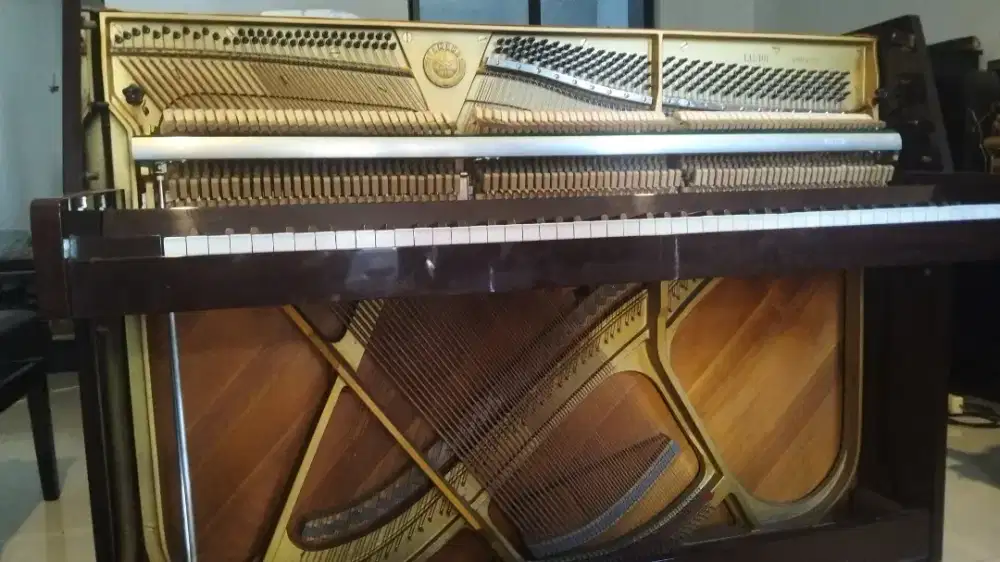 Piano Yamaha LU 101