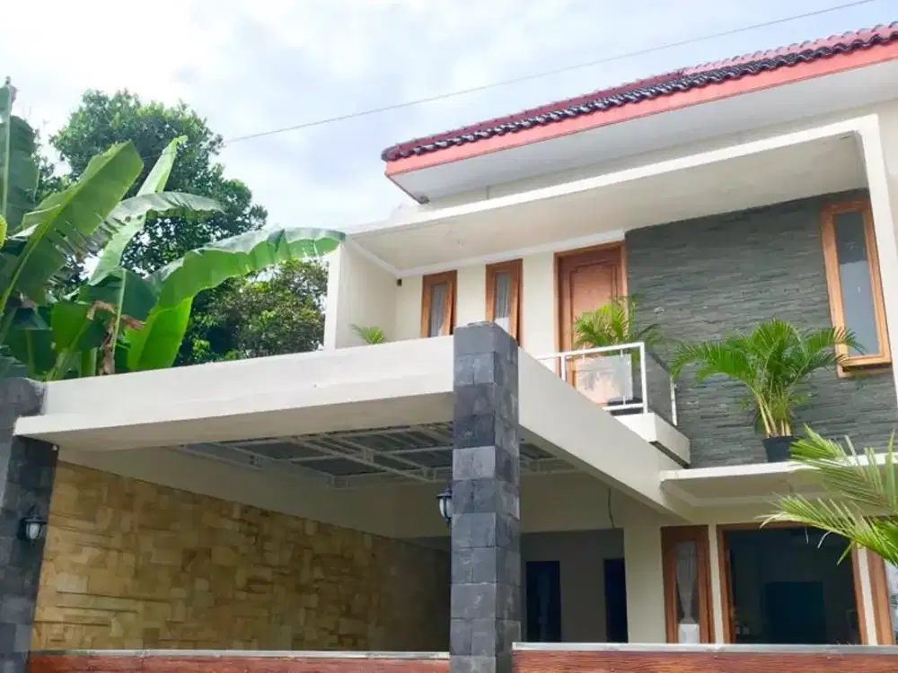 Rumah Mewah Full Kayu Jati SHM LT 200 m2 di Condongcatur Dekat Hartono Mall, UGM, UPN, Amikom, Polda DIY, Dalam Ringroad, Cocok Homestay