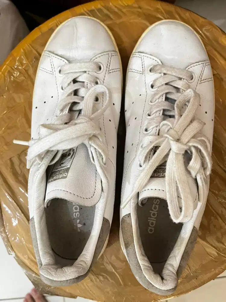 Sepatu adidas putih