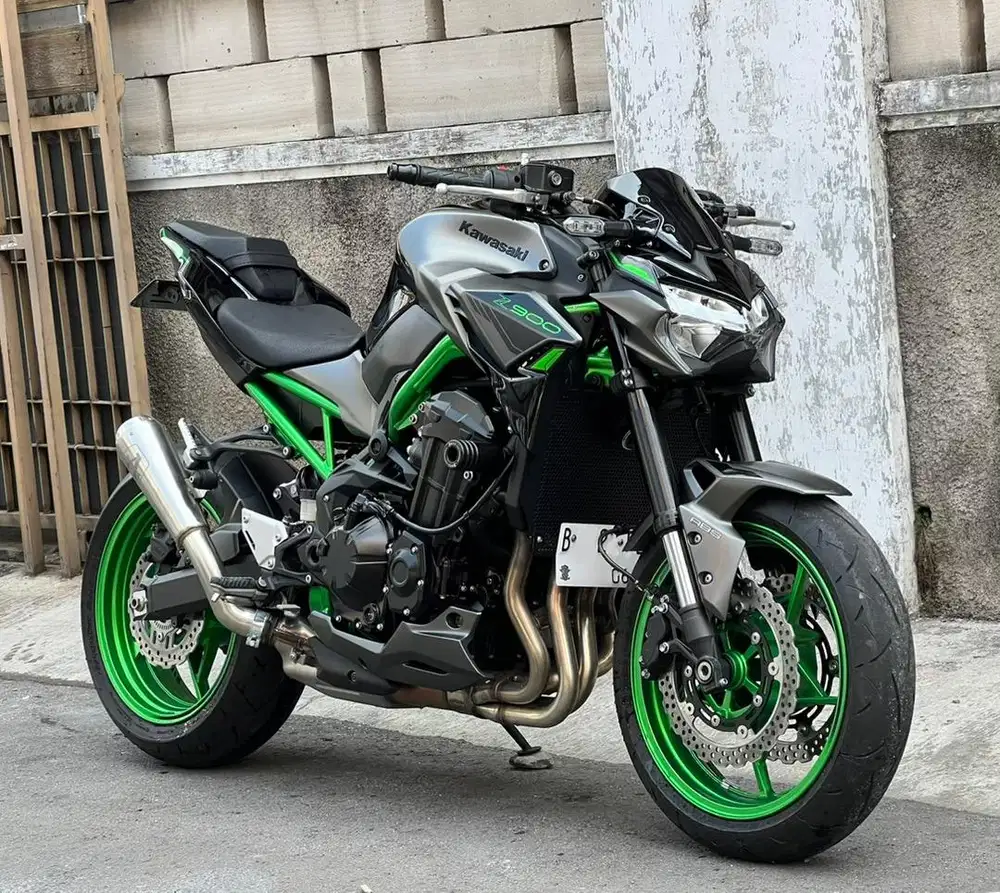 Kawasaki Z900 2025 KM 900 perak like new grey z 900 abu