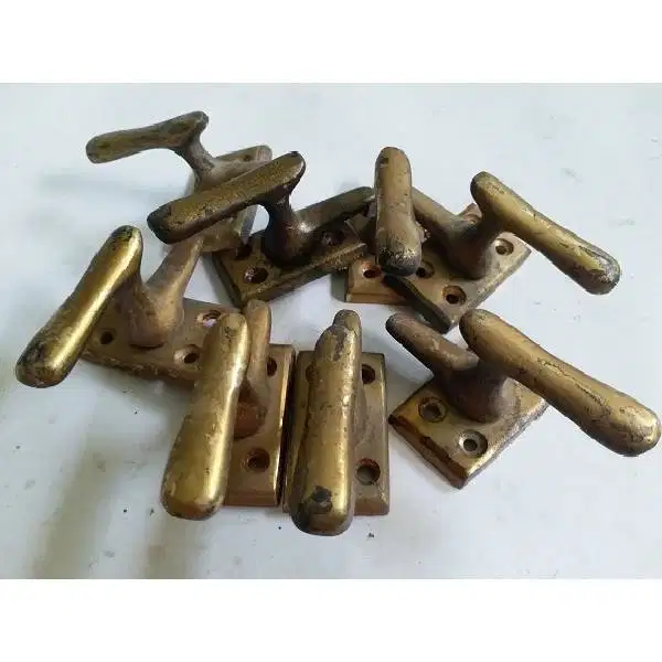 Grendel pintu / jendela  antik terbuat dari bahan kuningan yang sangat