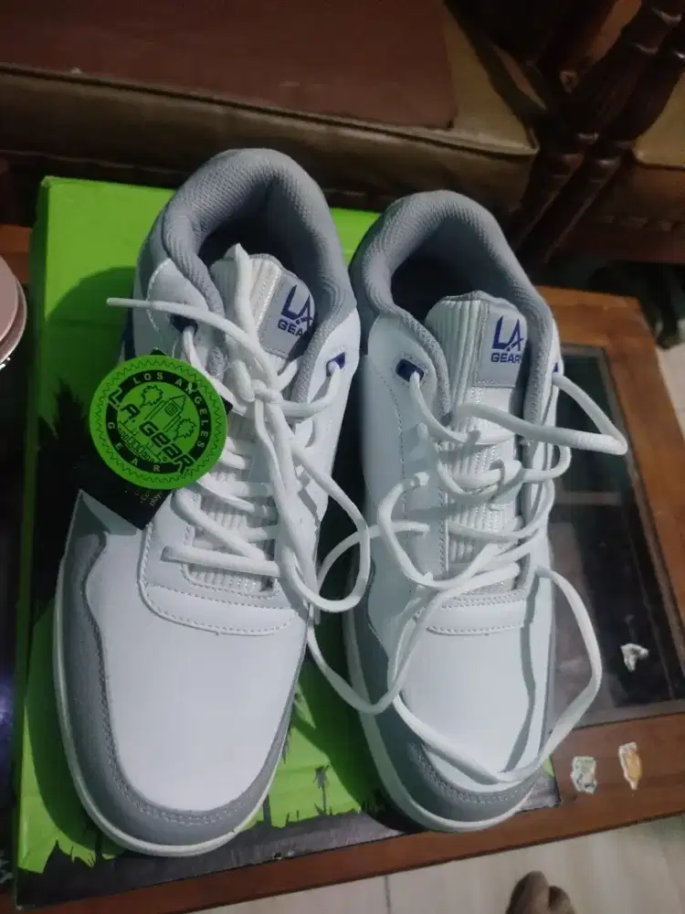 SEPATU BARU SNEAKERS