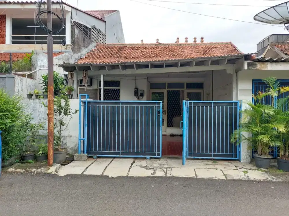 Rumah bangunan Lama Terawat di Patal Senayan Jakarta Selatan