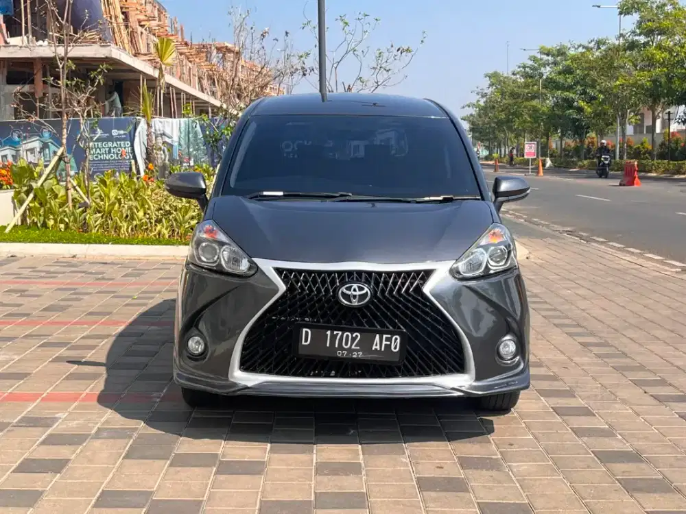Sienta V 1.5 MT 2017 grey