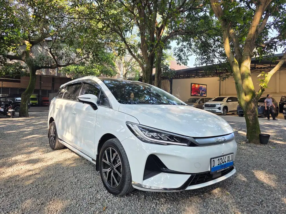 KM 9.000 BYD M6 Superior Panoramic AT Matic 7S 2024 ASTINA MOBIL