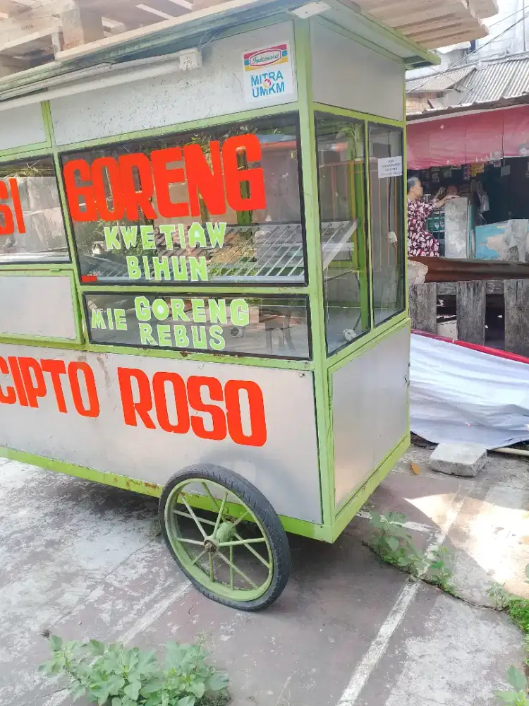 Gerobak bekas nasi goreng