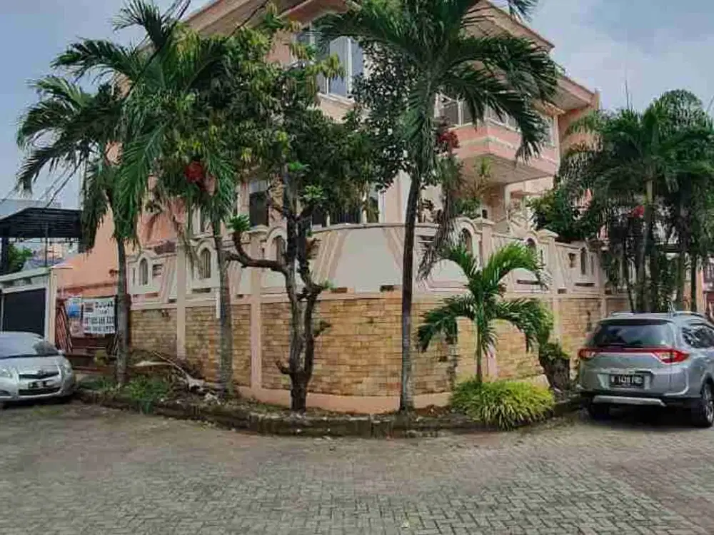 dijual rumah hoek taman surya 3