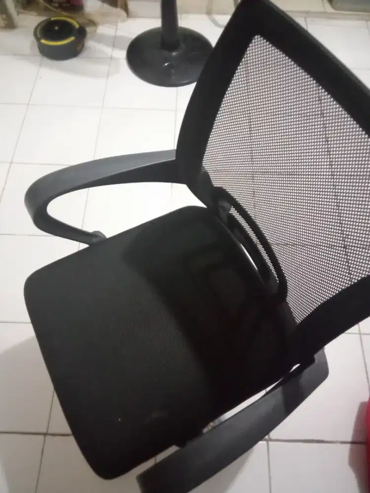 Kursi kantor bisa naik turun