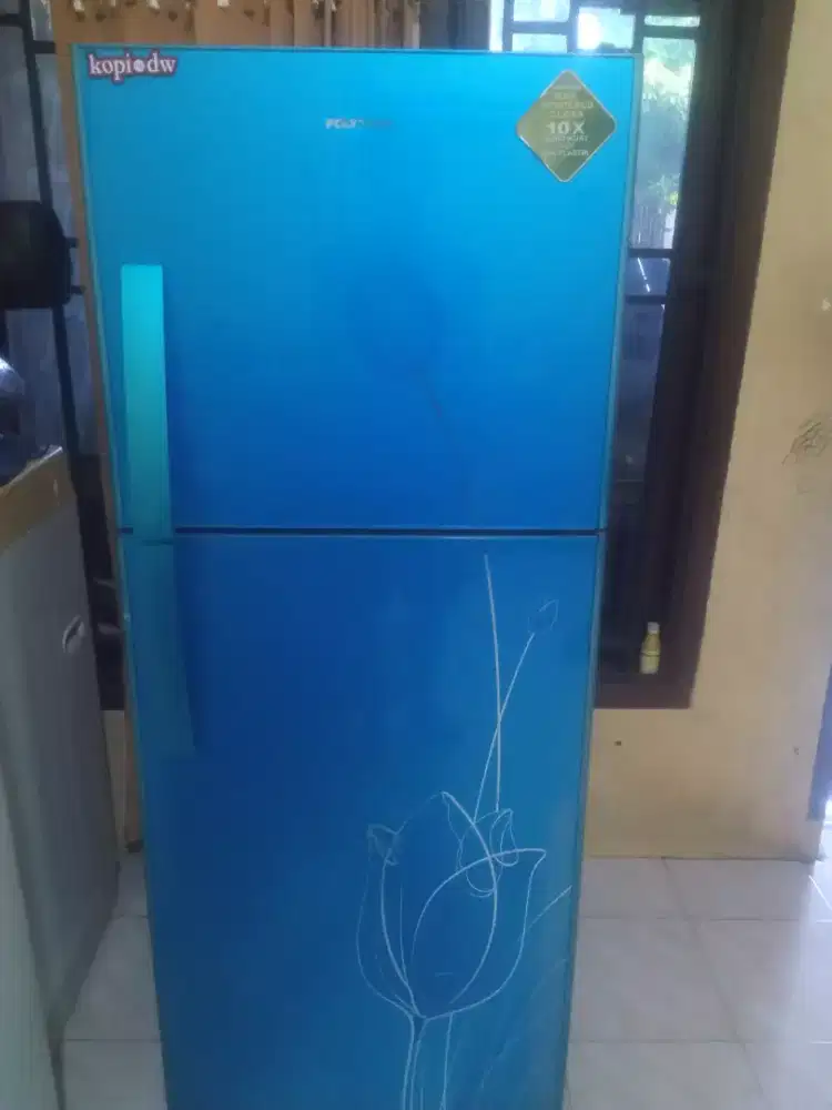 Kulkas Polytron dua pintu beleza