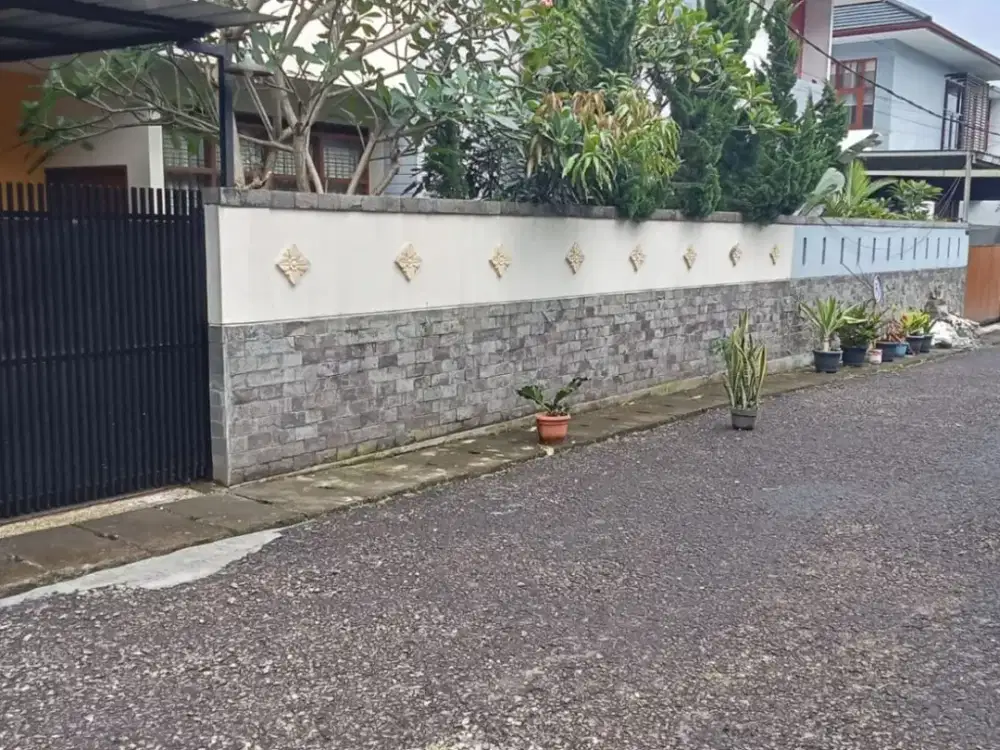 Disewakan rumah di komplek Cipaku Indah Setiabudi ledeng dekat Pondok hijau Gegerkalong